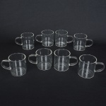 VIDRO, oito (8) canecas pequenas, incolores e translúcidas, gravadas no fundo HOME STYLE, medindo 7,5 cmaltura e 7 cm diâmetro, sinais de uso, vide foto.