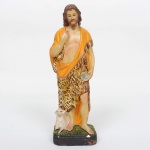 ARTE-SACRA, escultura em estuque policromado representando São Joao Batista. Apresenta sinais do tempo e falhas na policromia. Alt. 31,5cm.