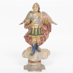 ARTE-SACRA, rara imagem em madeira policromada e dourada, representando São Miguel Arcanjo. Apresenta sinais do tempo e falhas na policromia. Início século XIX. Alt. 29cm. Provavelmente português.