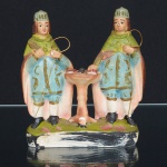 ARTE-SACRA, uma (1) representando São Cosme e São Damião em estuque policromado. Apresenta perdas. Medindo 4 x 13 x 11cm.