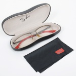 DIVERSOS, um (1) óculos de grau, marca RAY-BAN, acondicionado em case rígido, original da marca, sinais de uso, vide foto.