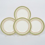 FAIANÇA INGLESA, quatro (4) pratos de sobremesa, ornados com barrado na tonalidade verde e dourado, manufatura J & G Meakin Ltd (fundada em 1851 no Hanley, Stoke-on-trent, Staffordshire, pelos irmãos James e George, foi vendida em 1970 para o grupo Wedgwood mas ainda usou o nome Meakin até o ano 2000), modelo WESTMINSTER, possuem o craquelê característico do envelhecimento de toda a faiança, medindo 20,5 cm diâmetro, sinais de uso, vide foto.