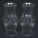 VIDRO, par (2) donzelas bojudas, sopradas, incolores e translúcidas, medindo 23 cm altura, sinais de uso, vide foto.