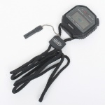 RELÓGIO, um (1) digital watch, time/calendar da marca SEIKO (fundada em 1881 como joalheria pelo próprio Kintaro Hattori, estabelecida em Giza, Tóquio; em 1892 passou a produzir relógios com o nome SEIKOSHA; em 1924 mudou o nome para SEIKO; em 1969 lançou o relógio ASTRON iniciando a era de relógios quartz; em 1980 lançou o relógio quartz automático, ainda em atividade), modelo S022-5000-JAPAN, acondicionado na caixa, usado, não testado e sem garantia, vide foto.