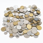 NUMISMÁTICA, mais de duzentos e cinquenta (+250) moedas, nacional e estrangeira, diversos, metais, períodos, padrões monetários, valores e estados de conservação, CAÇA AO TESOURO, todas circuladas, algumas no estado, vide foto.