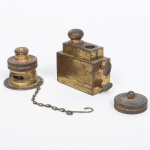 BRONZE, três (3) partes distintas (sucata), medindo a maior 10 cm comprimento, sinais de uso, vide foto.