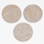 NUMISMÁTICA, Portugal, três (3) moedas comemorativas de 100 escudos, cunhadas em CuNi, sendo: Antero de Quental 1991; Restauração da Independência 1990 e Arquipélago dos Açores 1989, todas em excelente estado de conservação, vide foto.