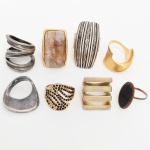 JOIA, uma (1) pulseira em PRATA, modelo dito Cartier, medindo 19,5 cm comprimento, peso 19,3 gr., sinais de uso, vide foto.