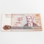 NUMISMÁTICA, Brasil, República, mais de quarenta (+40) cédulas de 50 cruzados, não circuladas, micro chancelas: Dilson Funaro/Fernão C. B. Bracher e L. C. Bresser Pereira/ Fernado M. Oliveira, SOB/FE, algumas com manchas, vide foto.