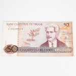 NUMISMÁTICA, Brasil, República, mais de quarenta (+40) cédulas de 50 cruzados, não circuladas, micro chancelas: Dilson Funaro/Fernão C. B. Bracher e L. C. Bresser Pereira/ Fernado M. Oliveira, SOB/FE, algumas com manchas, vide foto.