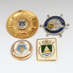 MILITARIA, quatro (4) broches metálicos com brasões de armas variados, esmaltados, sinais de uso, vide foto.