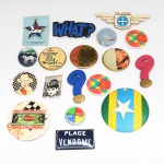 COLECIONISMO, dezoito (18) broches variados, sinais de uso, vide foto.