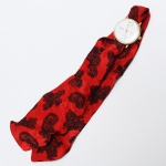 RELÓGIO, um (1) de pulso da marca ALFEX, movimento quartz, mostrador branco com algarismos arábicos, caixa em metal dourado, pulseira em tecido, medindo 30 mm, usado, não testado e sem garantia, vide foto.