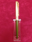 CANETA PARKER 51 MK II, (VERDE / DOURADA) EM BOAS CONDIÇÕES, PORÉM NÃO TESTADA! SENDO OFERTADO NO ESTADO ATUAL (USADO), CONFORME FOTOS E DESCRIÇÃO DO ANUNCIO! PODENDO OU NÃO CONTER AVARIAS, DEFEITOS E OU NECESSIDADE DE RESTAURO POR CONTA DO ARREMATANTE! Dúvidas, entrar em contato via WhatsApp: (11) 98287-6177.