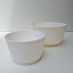 Raro conjunto com 2 tigelas brancas da marca ARNO, para uso em batedeiras domésticas. Peças em ótimo estado conforme foto.