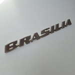 Emblema para carro BRASÍLIA da VW, de metal cromado usada na tampa traseira. Peça no estado da foto