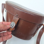 Maleta em couro para transporte de binóculos da Marca Nikon. Peça no estado da foto.