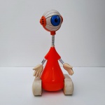 Robô ROBBB Reality Show Big Brother Brasil. Sem controle remoto, cor laranja. Peça no estado da foto, sem testes de funcionamento.