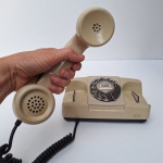 Telefone antigo, anos 80, cor bege, modelo Tijolinho da GTE Starlite. Peça no estado da foto, sem testes de funcionamento.