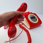 Curioso e divertido Telefone Retrô INTELBRAS TC 8312, Vermelho . Peça no estado da foto, sem testes de funcionamento.