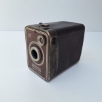 Rara e Antiga Câmera Box MITHRA 47 fabricada na Suíça. Década de 40. Peça no estado da foto, sem testes de funcionamento.