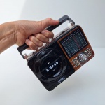 Rádio Retrô portátil, modelo A 1088 Leon GTS Pilha. Peça no estado da foto, sem testes de funcionamento.