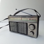 Antigo Rádio Portátil da marca NATIONAL RF 4210W. Peça no estado da foto, sem testes de funcionamento.