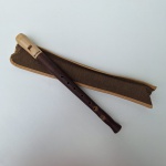 Lote Musical, linda Flauta Doce da marca MOLLENHAUER,  design em madeira, inclui estojo. Peça no estado da foto, sem testes de funcionamento.