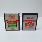 Cartuchos de jogos para o console ATARI 2600 DECATHLON e YARS`REVENGE - Polivox. Peças no estado das fotos, sem testes de funcionamento.