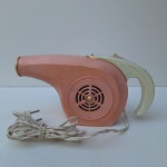 Antigo Secador de cabelo ARNO, rosa. Anos 60 . Peça no estado das fotos, sem testes de funcionamento.