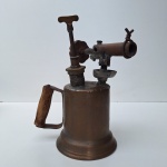 MAÇARICO antigo. Linda peça decorativa. Peça no estado das fotos, sem testes de funcionamento.