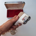 Super vintage. BARBEADOR elétrico PHILIPS PHILISHAVE, anos 70. Acompanha case original. Peça no estado das fotos, sem testes de funcionamento.