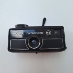 Câmera fotográfica KODAK INSTAMATIC 11. Peça no estado das fotos, sem testes de funcionamento.