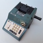 Famosa nos anos 60, CALCULADORA mecânica OLIVETTI Summa Prima 20. 