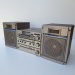 Incrível e clássico Sistema de Som Stereo Modular Portátil AIWA R10 Tuner- A10 Amplifier- L10 Tape com 2 caixas de som. Peça no estado das fotos, sem testes de funcionamento.