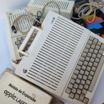 Raro MICROCOMPUTADOR portátil MILMAR LASER IIC 1985. Compatível com o APPLE II PLUS. Peça no estado das fotos, sem testes de funcionamento.