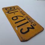 Antiga PLACA DE CARRO - modelo veicular amarela de São Paulo. Colecionismo. Peça no estado das fotos.
