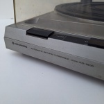 Incrível TOCA DISCOS KENWOOD Automatic Return TurnTable Model KD1800. Peça no estado das fotos, sem testes de funcionamento.