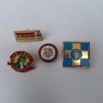 Lote com 4 PINS variados de metal . Peças no estado das fotos.