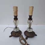 Bonita dupla de LUMINÁRIAS Candelabros antigos em latão e vidro. Peças no estado das fotos, sem testes de funcionamento.