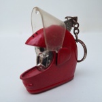Curioso CHAVEIRO em formato de capacete vermelho. Peça no estado das fotos, sem testes de funcionamento.