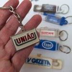 Lote com 7 CHAVEIROS Feitos de acrílico e metal Promocional UNIÃO e WILLYS. Peças no estado das fotos.