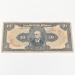 Cédula  Dez Mil Réis  República dos Estados Unidos do Brasil. Papel-moeda emitido pelo Tesouro Nacional do Brasil, com impressão realizada pela American Bank Note Company.Anverso com composição em moldura ornamentada e fundo guilhochê, apresentando medalhão central com retrato de Deodoro da Fonseca, proclamador da República e primeiro presidente do Brasil. Inscrições República dos Estados Unidos do Brazil, Dez Mil Réis e Valor Recebido. Numeração tipográfica em vermelho nº 97601, com indicação de Estampa 14A  Série 6A. Numerais do valor distribuídos nos cartuchos angulares e laterais. Reverso com composição monocromática em tom sépia-amarelado, formada por fundo ornamental guilhochê e cartelas com repetição do numeral 10, integradas a moldura decorativa com legendas laterais Estados Unidos do Brazil. Cédula pertencente ao sistema monetário brasileiro da fase final do padrão mil-réis, caracterizada por gravura calcográfica, fundo de segurança guilhochado e iconografia política associada à consolidação da República no Brasil. Estado conforme fotografias.
