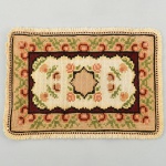 Tapete arraiolo. Medidas: Comp.: 64 x Larg.: 49 cm.