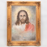 Carlos Oswald (Florença, Itália, 1882 - Petrópolis, Rio de Janeiro, 1971). Sem título. Representação de Jesus Cristo. Óleo sobre tela. Assinado no CID. Medidas: (Carlos Oswald. Gravador, pintor, artista de vidro colorido, desenhista, decorador, professor, escritor. Formado como físico-matemático em 1902, do Instituto Galileo Galilei, em Florença. No ano seguinte, ele entrou para a Academia de Belas Artes de Florença. Ele viajou para o Brasil pela primeira vez em 1906, e realizou sua primeira exposição individual no país, no Rio de Janeiro. Ele voltou para a Europa em 1908, estudando gravura com o americano Carl Strauss (1873-1957), em Florença, antes de ir para Munique, onde ele aprendeu a técnica da gravura. Em 1911, ele contribuiu para a decoração do Pavilhão Brasileiro na Exposição Internacional de Turim. Ele fez uma segunda viagem para o Rio de Janeiro em 1913, e organizou uma exposição com Eugênio Latour (1874 - 1942) na Escola Nacional de Belas Artes - Enba Escola Nacional de Belas Artes. No ano seguinte, ele foi nomeado professor de gravura e desenho na Escola de Artes e Ofícios, com a posição tornando-se efetiva em 1930. Para o curso de gravura, que deu nesta instituição, alunos de Carlos Oswald incluídos Darel (1924-) , Poty (1924 - 1998), Orlando DaSilva (1923) e seu filho Henrique Oswald (1918-1965). De 1946 em diante, ele deu um curso de gravura na Fundação Getúlio Vargas - FGV Fundação Getúlio Vargas. Em 1957, ele publicou sua autobiografia Como Me Tornei Pintor Como me tornei um pintor . Considerado um dos pioneiros da gravura em metal (gravura e aquatint) no Brasil, seu trabalho permitiu que o caráter expressivo da técnica a ser afirmado.