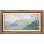 FAUSTO, Cadmo (Cadmo Fausto de Sousa: Rio de Janeiro, 1901 - Rio de Janeiro, 1983). Paisagem montanhosa. Óleo sobre tela. Assinado no CID. Medidas: Tela: Alt.: 45 x Comp.: 108 ; Moldura: Alt.: 73 x Comp.: 131 cm. (Foi um pintor, desenhista e professor brasileiro. Estudou na Escola Nacional de Belas Artes onde teve como professores Rodolfo Amoedo, Rodolfo Chambelland e Lucílio de Albuquerque. Em 1930, concorrendo ao Salão Nacional, fez por merecer o cobiçado prêmio de viagem ao estrangeiro. Assim, pode seguir para a França no ano seguinte onde, em Paris, frequentou a Académie de la Grande Chaumière. Ficou conhecido por suas obras clássicas sobre episódios da história do Brasil. Entre elas, estão "Proclamação da República", "Abertura dos Portos", "Lei Áurea" e "Cultura Nacional". Todas foram usadas pela Caixa de Amortização para ilustrar os reversos de cédulas do cruzeiro emitidas entre 1943 e 1967. Decorou também, com grandes paineis, o Aeroporto Santos Dumont no Rio de Janeiro).