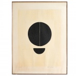 Marília Rodrigues(Belo Horizonte MG 1937 - Rio Acima MG 2009). Sem título. técnica mista e colagem sobre papel. Composição abstrata estruturada por campo central com círculo bipartido em eixo vertical e elemento semicircular inferior, inseridos em área retangular com textura radial obtida por intervenção manual; presença de elementos aplicados caracterizando colagem. Assinada e datada a lápis no canto inferior direito Marília Rodrigues  1973; indicação de prova do artista no canto inferior esquerdo P.A. II. Montagem em moldura de madeira com vidro e paspatur. Estado conforme fotografias. Medidas: