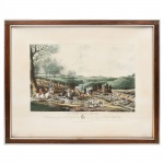 Gravura emoldurada representando cena de caça equestre (The Chase of the Roebuck), executada a partir de desenho de W. P. Hodges, gravada por H. Alken e R. G. Reeve. Impressão em papel por processo calcográfico com coloração manual posterior. Inglaterra, primeira metade do século XIX, publicada em Londres em 1º de outubro de 1834 por S. & J. Fuller.Composição horizontal apresentando grupo de cavaleiros em perseguição a cervo, com matilha de cães, ambientação campestre com relevo ondulado, curso dágua e vegetação arbórea. Legendas tipográficas na margem inferior com título central, créditos de autoria e gravura, além de indicação de publicação. Verso fechado com placa de madeira e sistema de arame para fixação. Medidas: