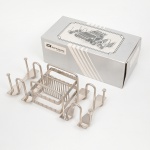 Organizador de talheres para buffet confeccionado em metal prateado, manuafatura Dartisan. Acondicionado em embalagem original. Med.: Alt.  x Comp.  x Larg.  cm.