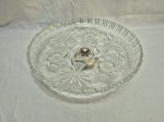 Lindo prato de bolo em demicristal com base em prata 90. Medindo 30cm x 9cm de altura.